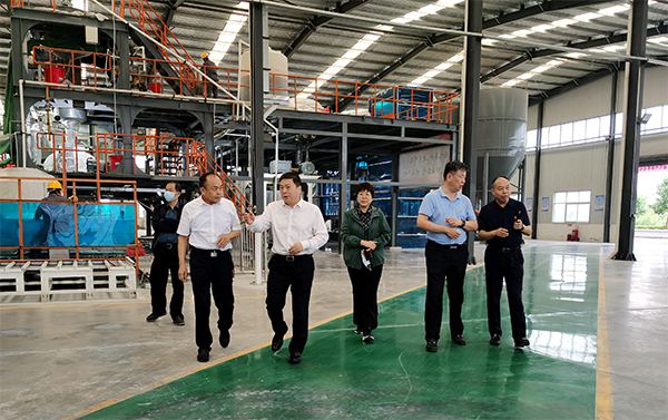 省工信廳廳長朱鳴到武陟生產基地調研